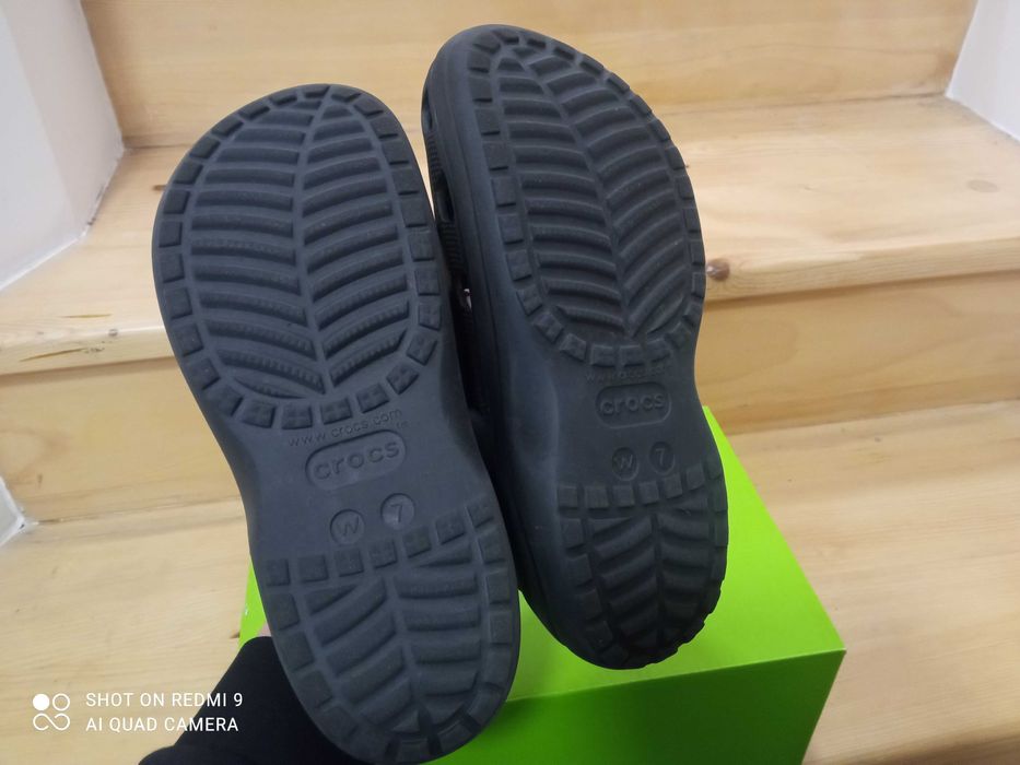 Crocs Baya czarne na platformie r.37 z przypinkami