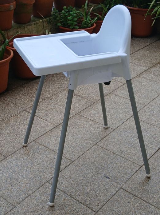 Vendo CADEIRA de PAPA/refeição de criança com cintos como nova.Possibilidade de entrega