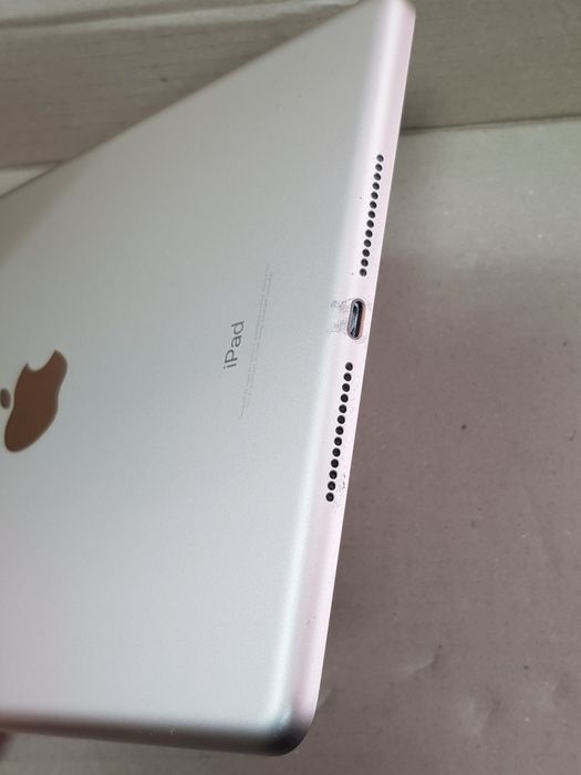 Планшет Apple iPad 5 "A1822" Wi-Fi  (32gb)