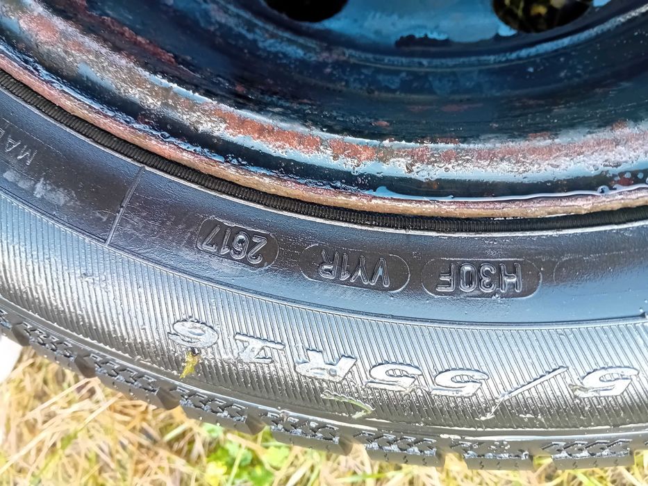 Opony zimowe plus felgi.