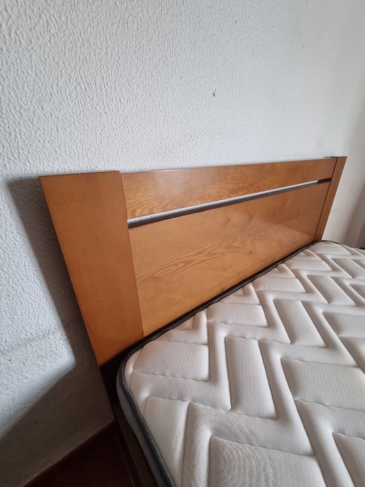 Cama de casal em madeira + colchão