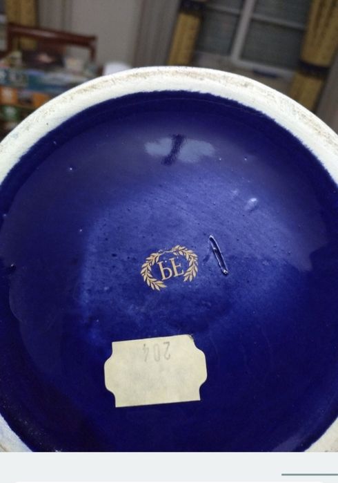 Pote azul e dourado