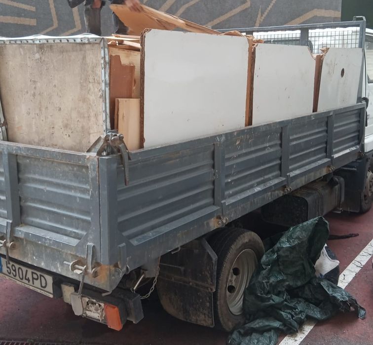 CARRINHAS e CONTENTORES p/recolha de entulho de obra e lixo misturado