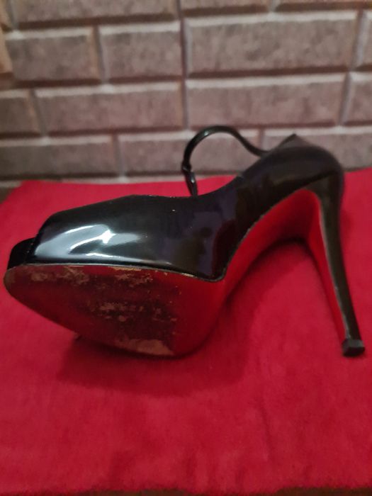 Sapatos Louboutin pump usados tamanho 37.5