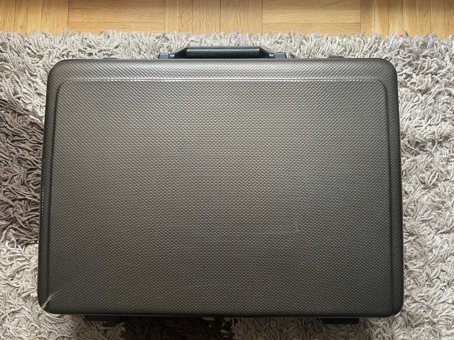 Retro walizka - aktówka na szyfr