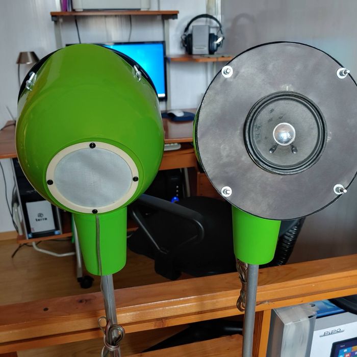 Акустичні системи на широкополосних динаміках від радіоли «Латвия».