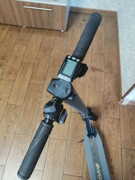 Електросамокат у відмінному станіі