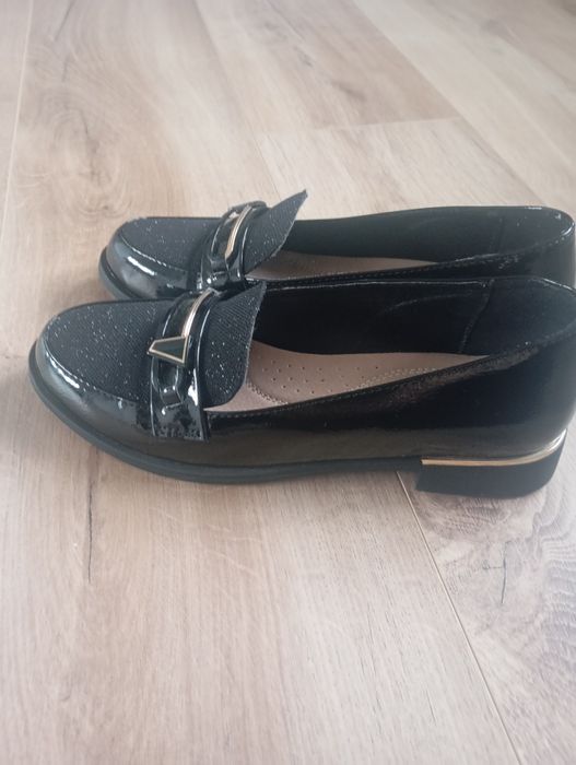 Buty damskie mokasyny lakierkowe