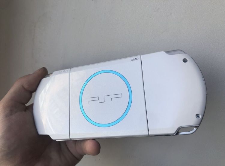 Psp sony 3008 біла блискуча + комлект