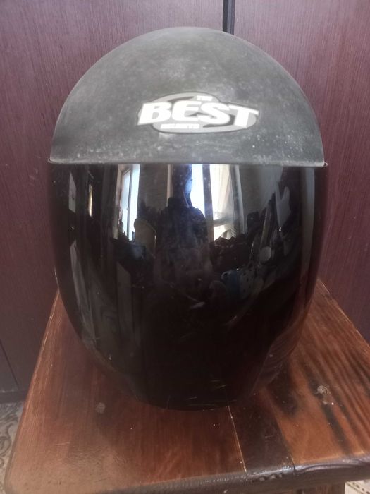Продам шлем,з регулюємим затемненим склом, виготовлений в Італії.