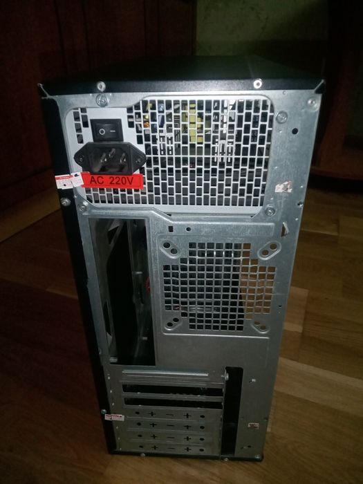 Корпус з блоком живлення