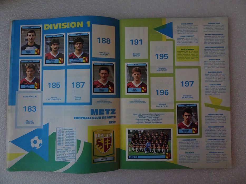 Caderneta de cromos de futebol Football 88 Panini (tem 209 cromos)