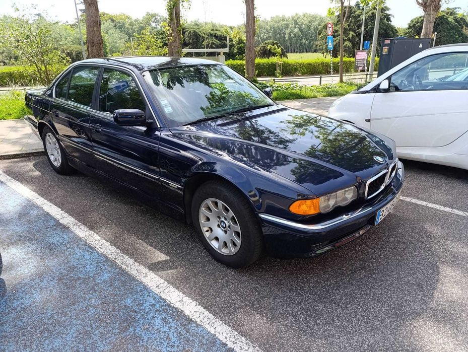 730d ano 2000, Carro pintado á 6 meses