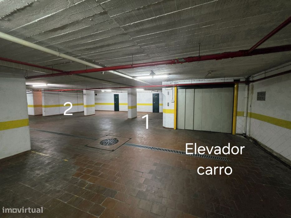 Lugares de estacionamento - garagem na Estrada da Luz 106, Laranjeiras