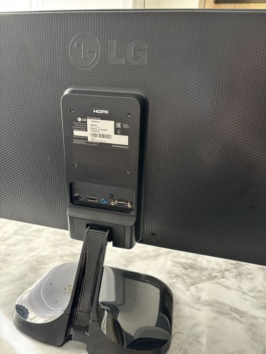 Монитор LG 24 дюйма 60 герц