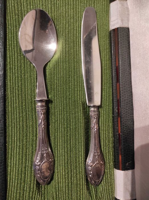 Conjunto Antigo de Colher e Faca em Prata – Estojo Original