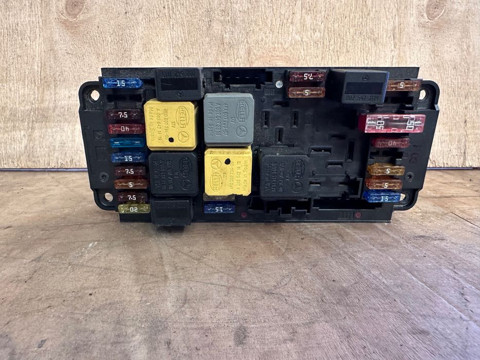 Caixa de Fusíveis do motor Mercedes W203 C220 CDI 20354.53501