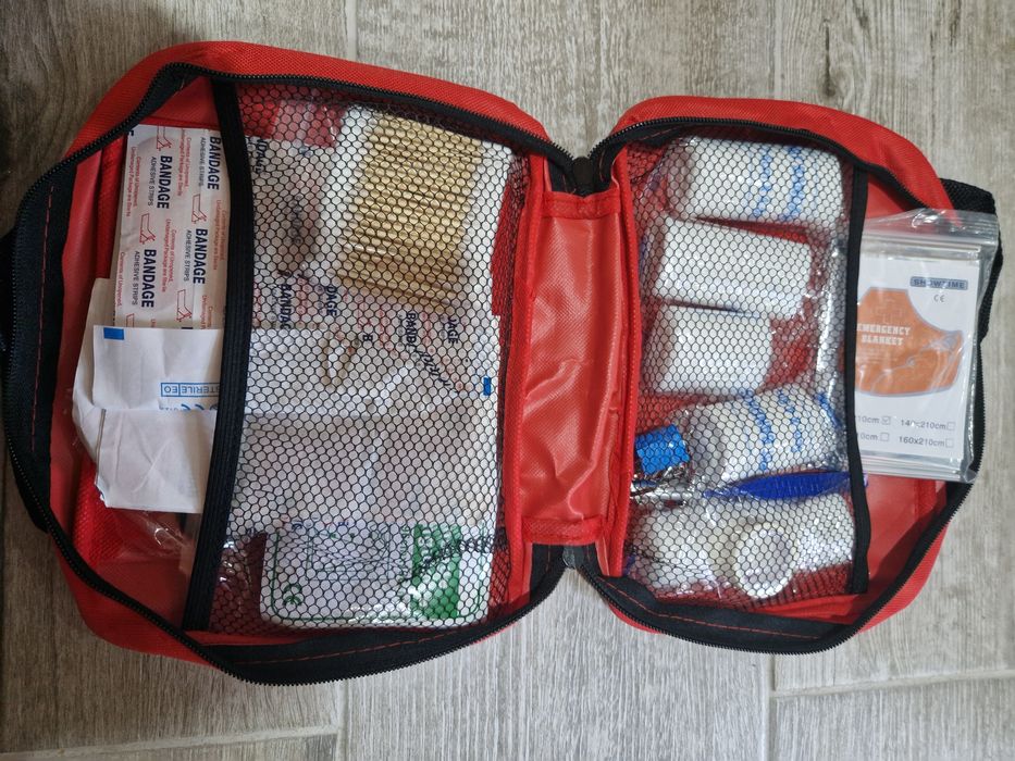 Kit de Primeiros Socorros,  com 210 peças.  Nova