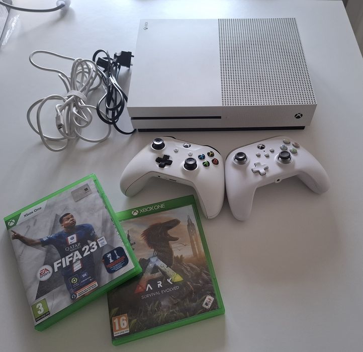 Xbox One S 1TB Branca + 2 Comandos + Jogos (Fifa 23 e Ark)