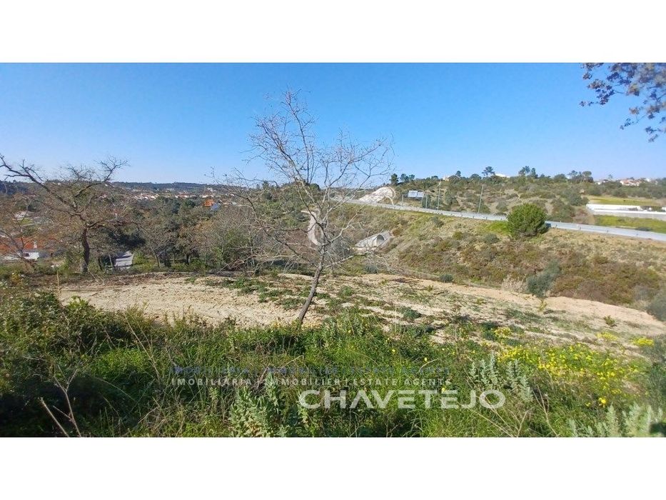 Terreno com projeto aprovado e licença de construção.