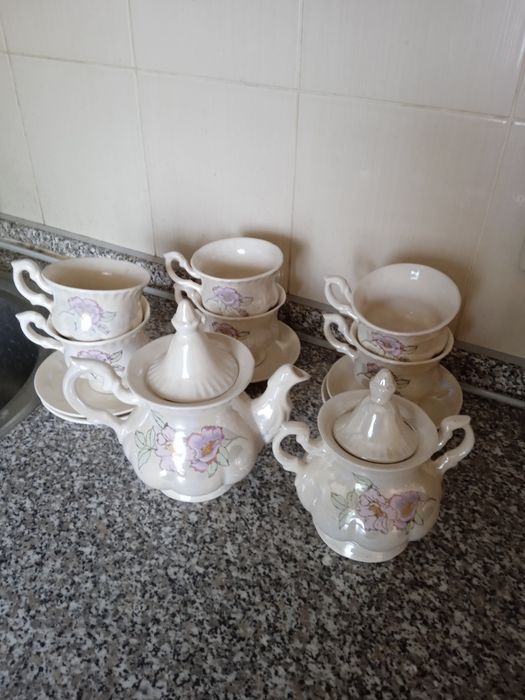 Сервиз чайный на 6 персон. Б.у. блюдец 5 шт.