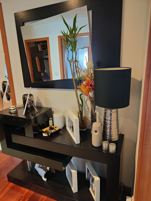 Vendo móvel com espelho de entrada