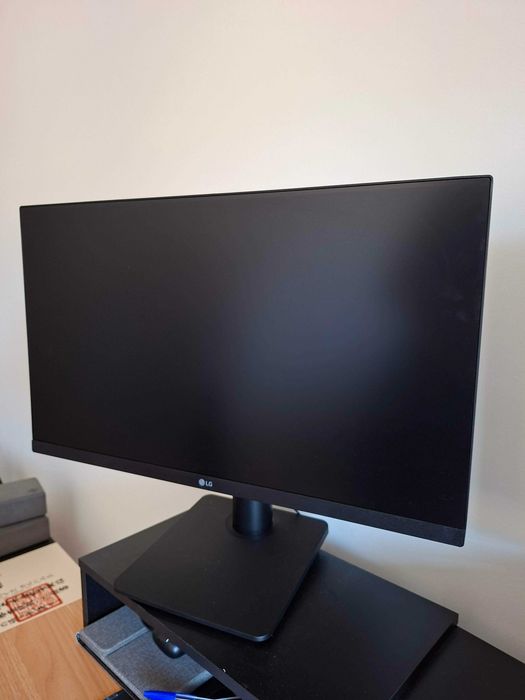 Monitor LG 24" IPS Full HD (24MP450-B) – Como Novo / Ajustável em Altura