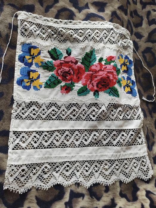 Фартушок з вишивкою