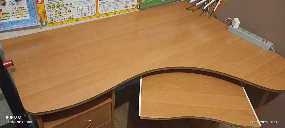 Стол компьютерный