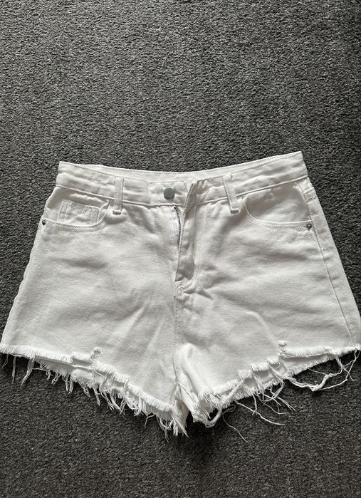 Продаю білі джинсові шорти