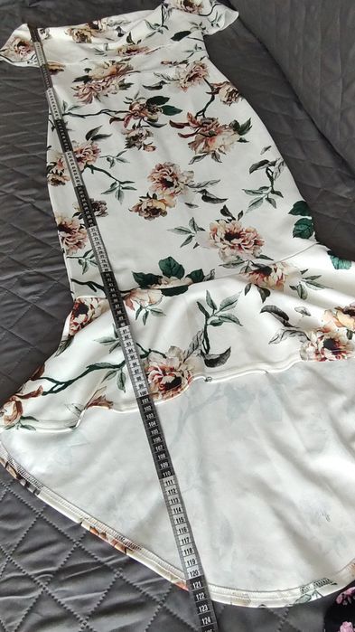 Sukienka midi w kwiaty Boohoo M