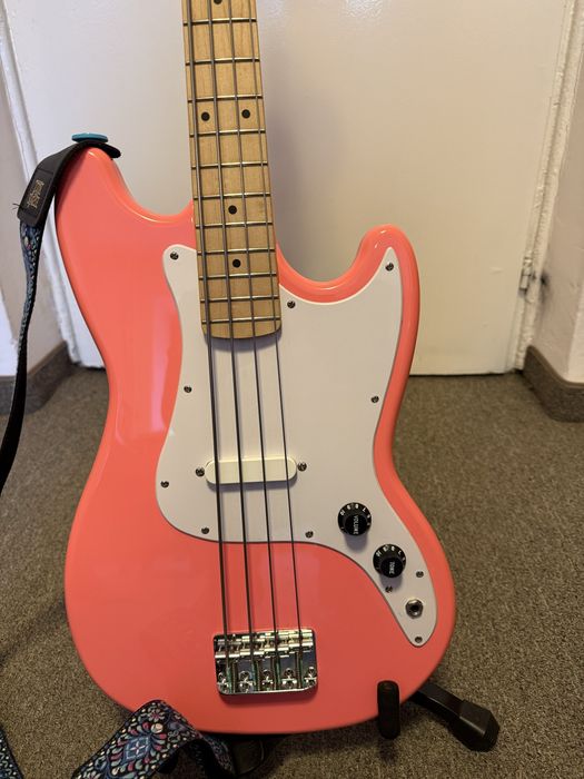 Gitara basowa Squier Bronco z pokrowcem, nowe struny, wyregulowany