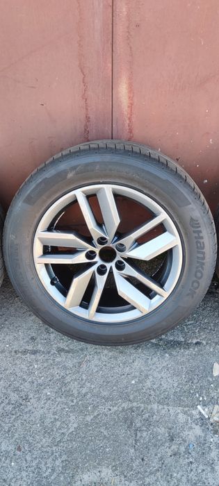 Оригінальні диски з резиною на Audi Q5 18"