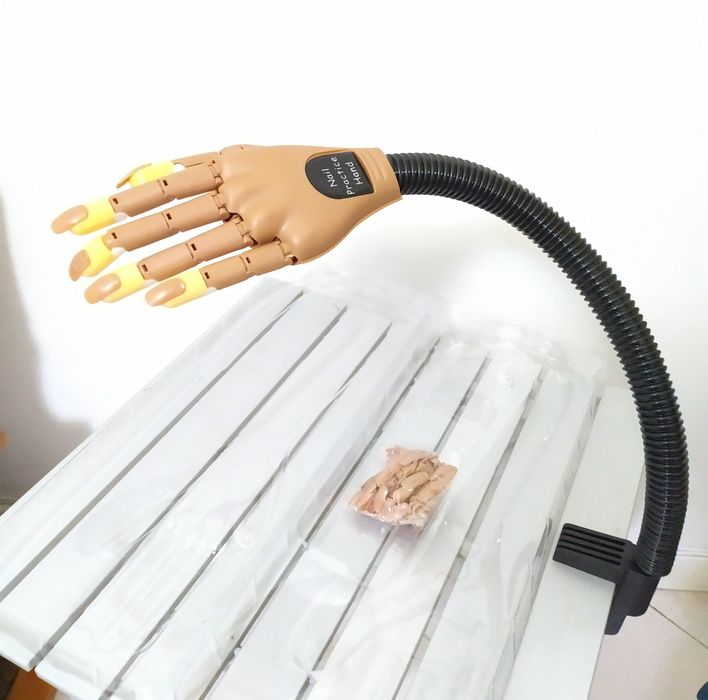 Mão de Treino Articulada com 100 unhas/tips Nova