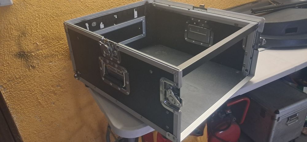 Case em L com pes elevatórios