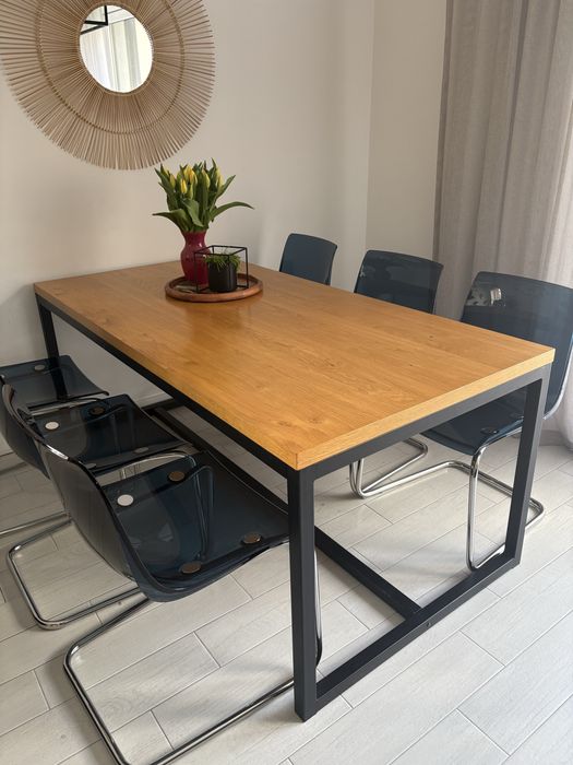 Stół do jadalni w stylu loftowym