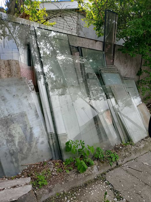 Алюминиевые оконные рамы с дверями