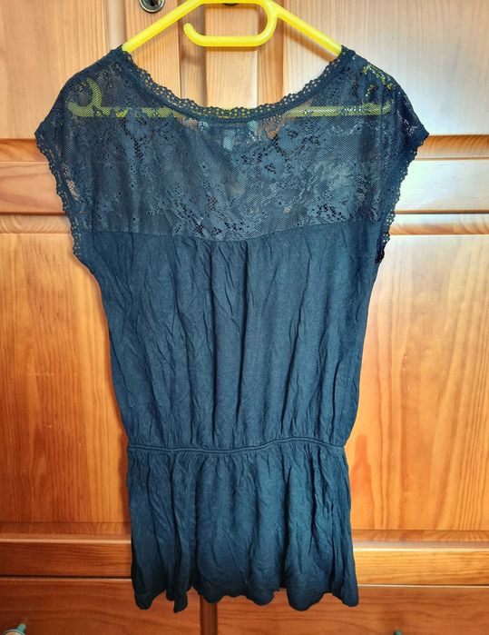 Camisola preta com renda C&A, tamanho XS