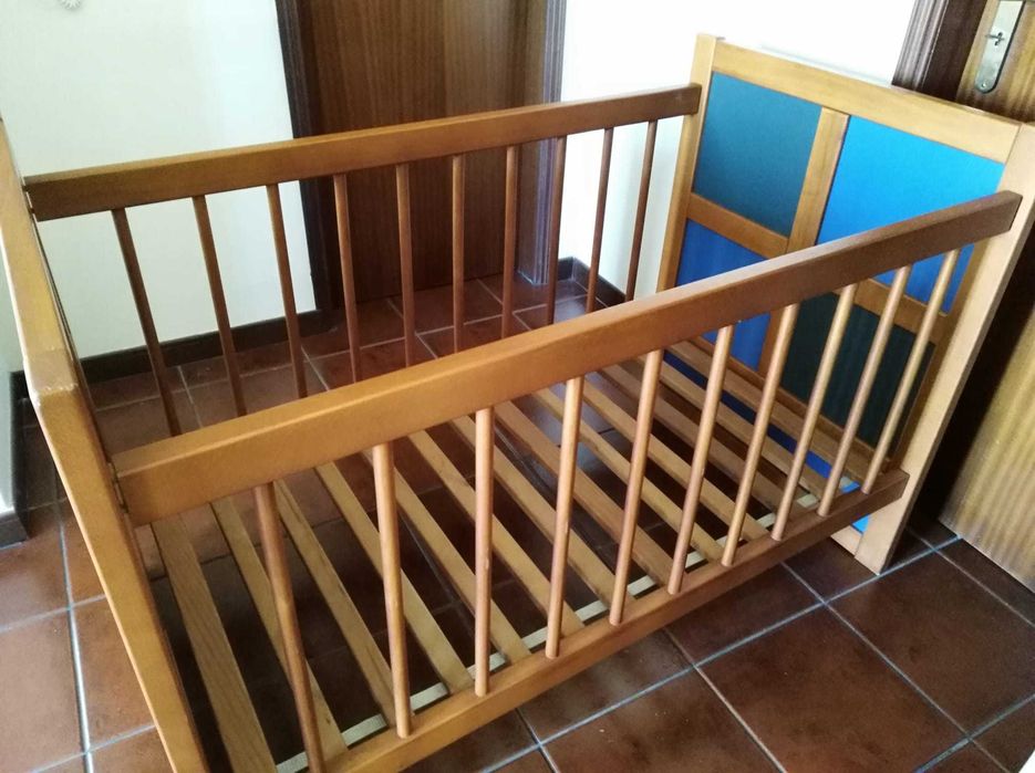 Berço em pinho mel novo