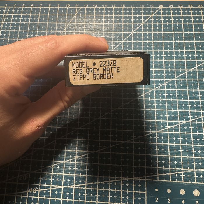 Isqueiro zippo matte cinza modelo 223zb