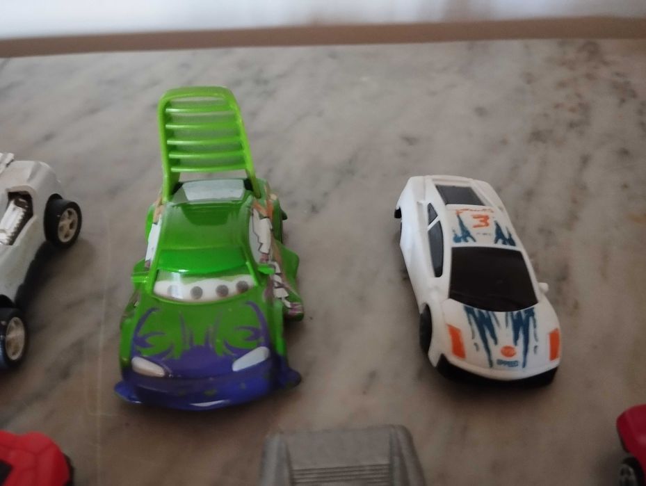 Lote de carros colecionáveis.