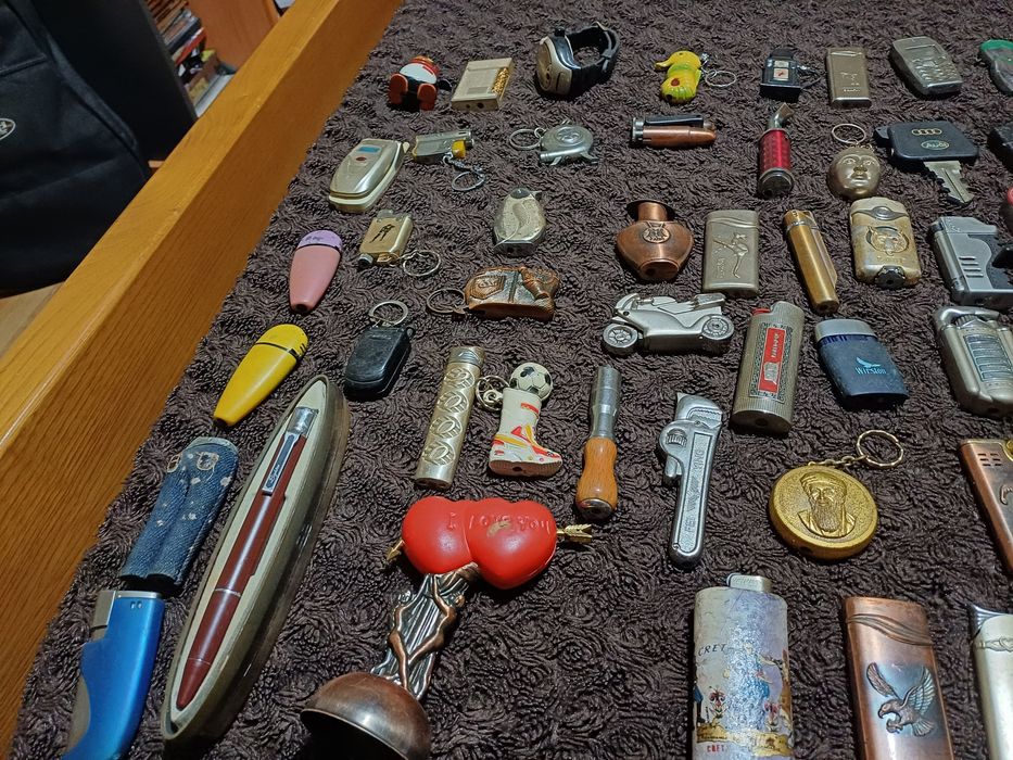 Coleção de isqueiros (60 isqueiros)