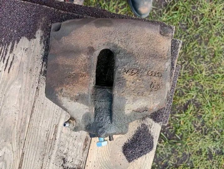 Piaskowanie elementów stalowych w kabinie