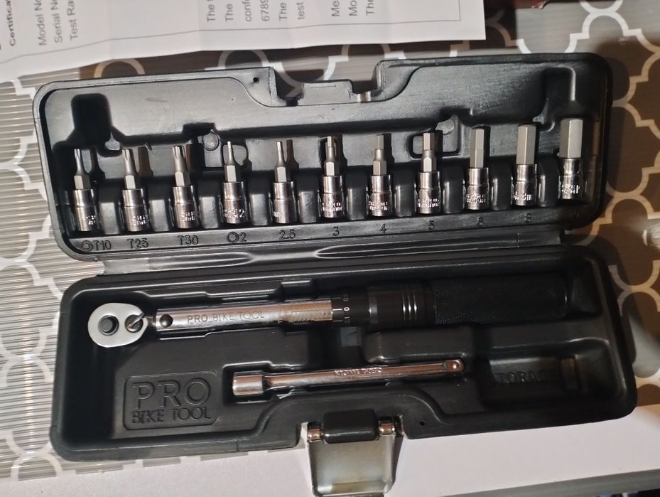 Caixa c/chave de torque da marca PRO BIKE