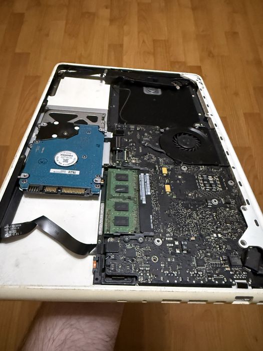Apple MacBook White 13