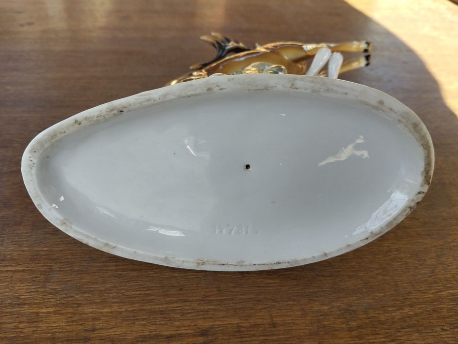 Дві статуетки під реставрацію