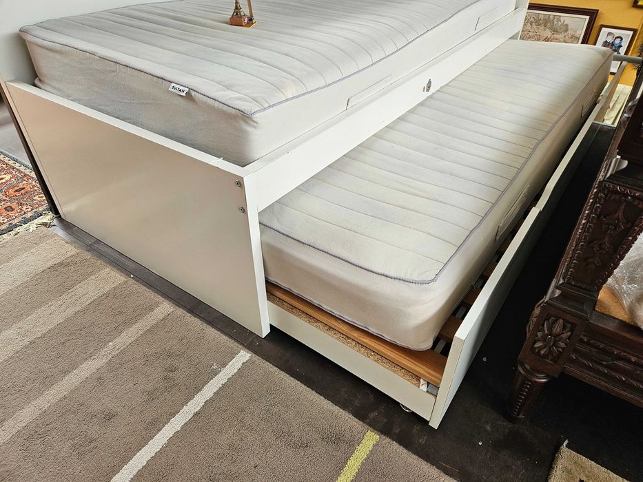 Cama dupla com dois colchoes - Marcas de uso