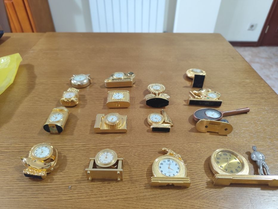 Vendo coleção de mini relogios