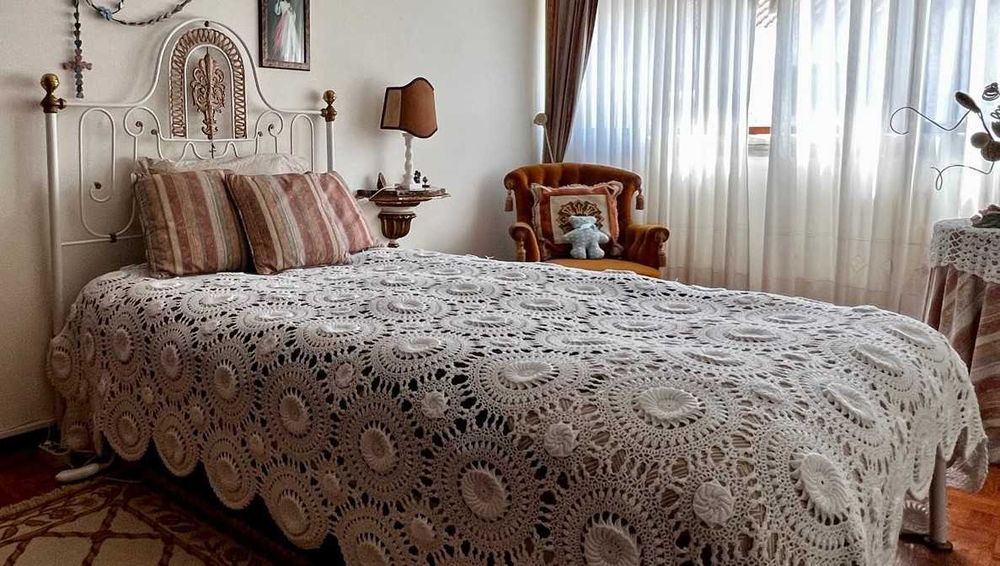 Colchas em crochet como novas - 5 unidades cama de casal/corpo e meio - Bellissima execução
