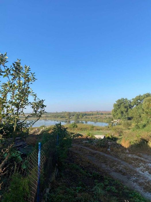 Земельна ділянка з будівлею с.Забороль